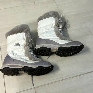 White north face boot size 8.5